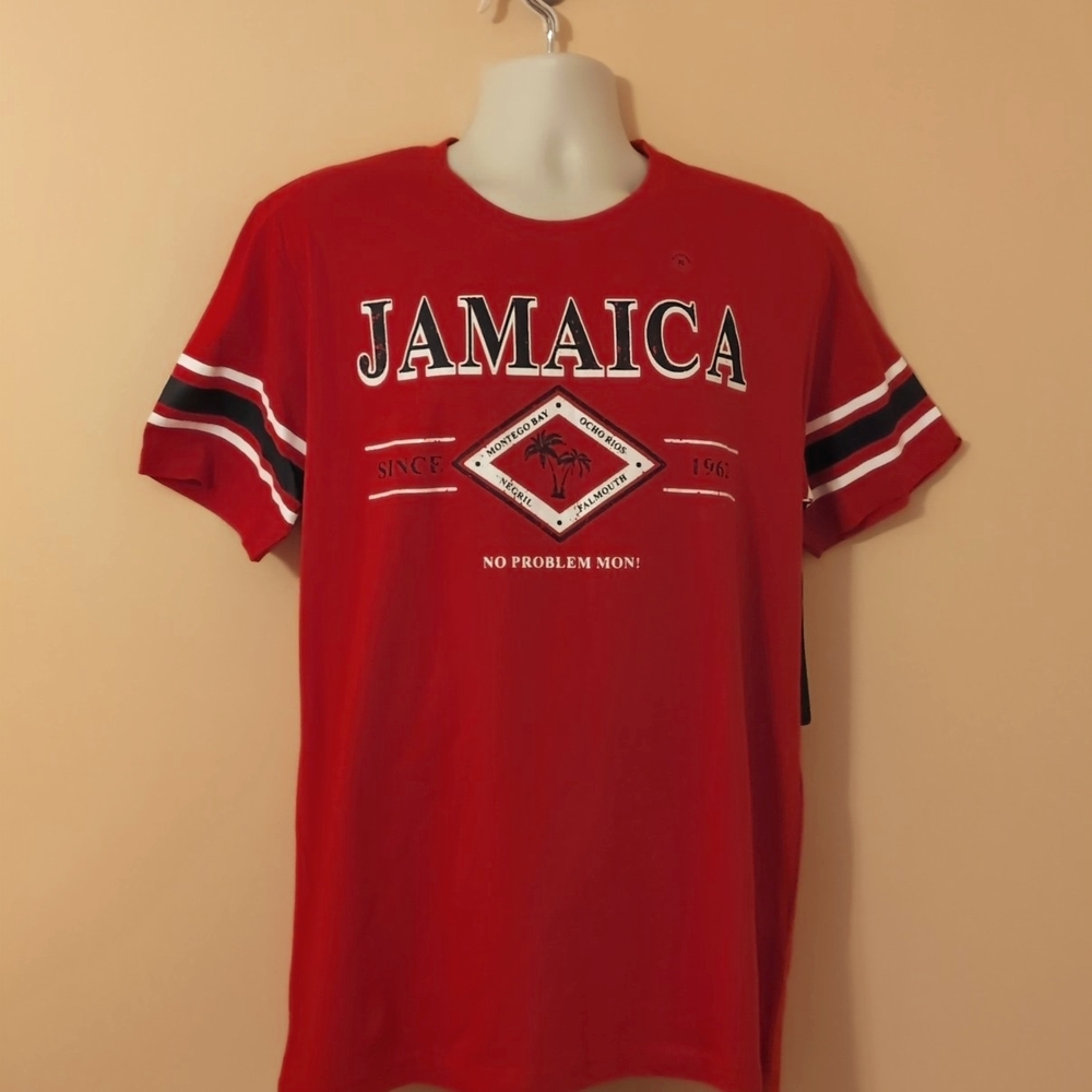 NWT AV COUTURE Men's Urban Wear Tee